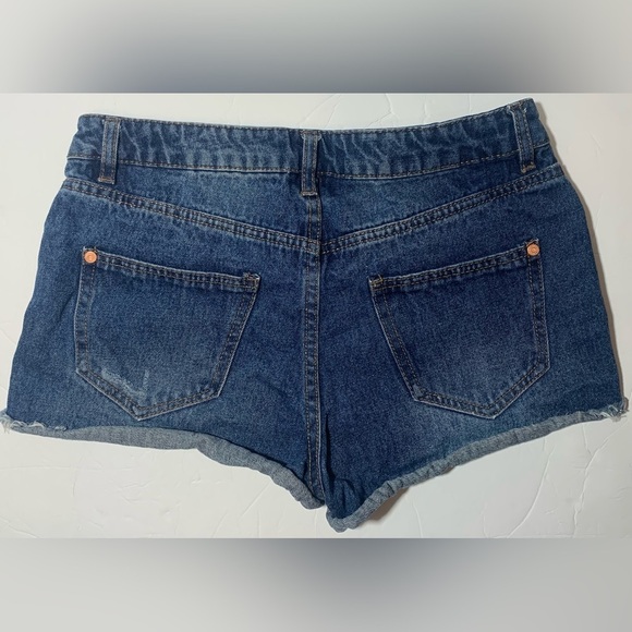 Refuge size 4 100% cotton dark denim distressed shorts with copper hardware - Picture 3 of 7